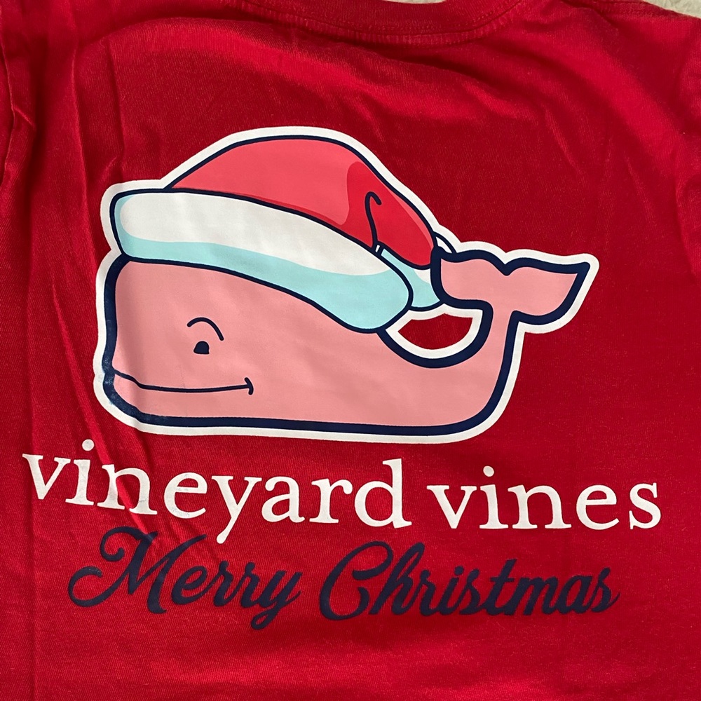 Vineyard vines boy’s Santa whale long sleeve pocket tee second posh 💓